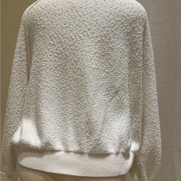 White Crew Neck Sweater with Chunky Knit Texture - Picture 4 of 5